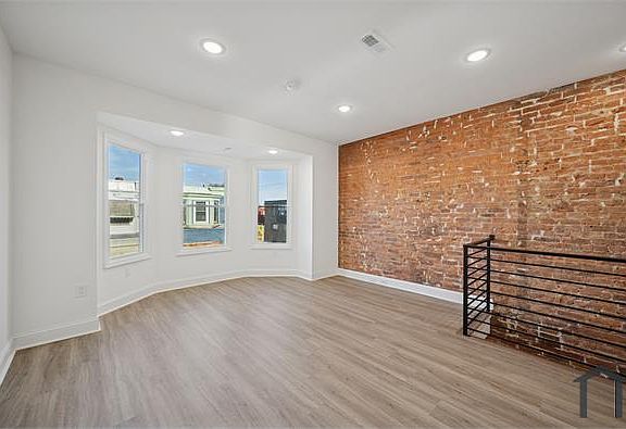 3rd image of 5644 Blakemore St #2