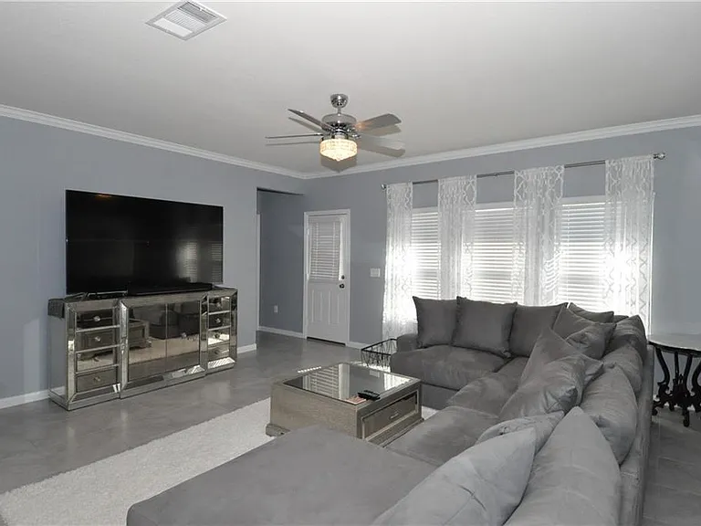 13911 Madrigal Ln — Photo 6