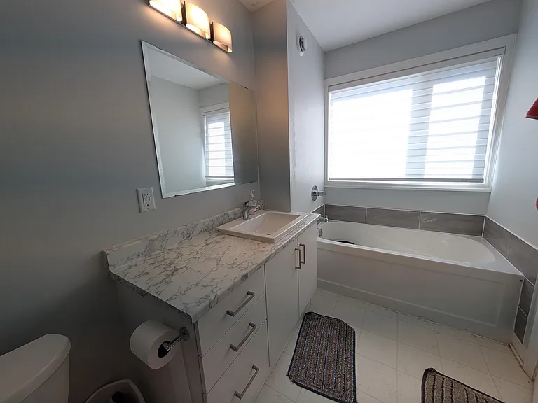 1226 Max Cres — Photo 16
