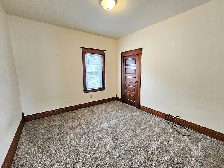404 W Market St — Photo 9
