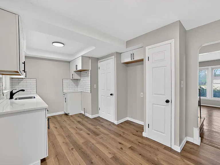 303 S Green Rd — Photo 6