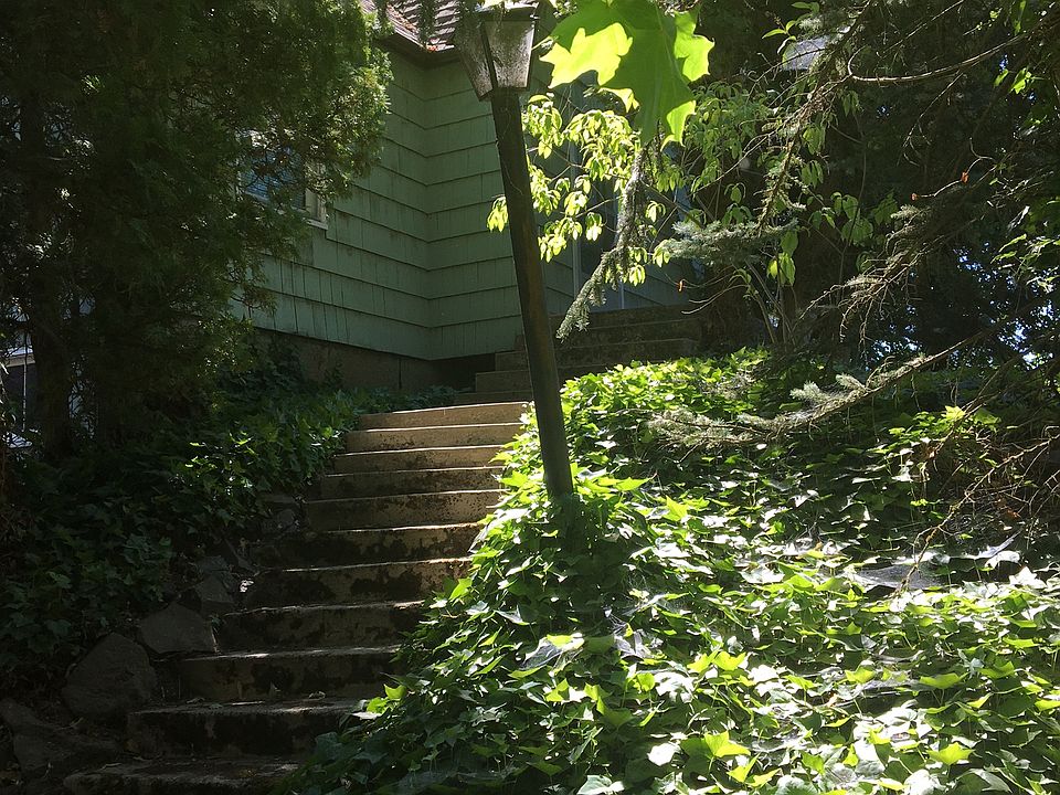 1st image of 1000 NE Lake St