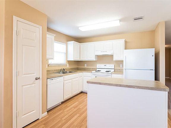 5th image of 4014 Cozy Trail Ct