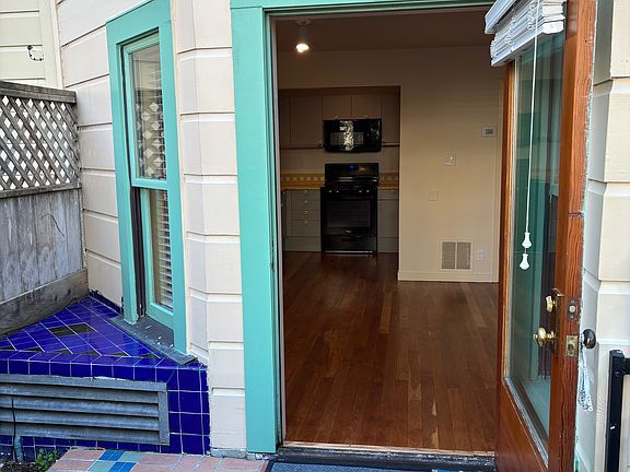 5th image of 2910 California St APT E