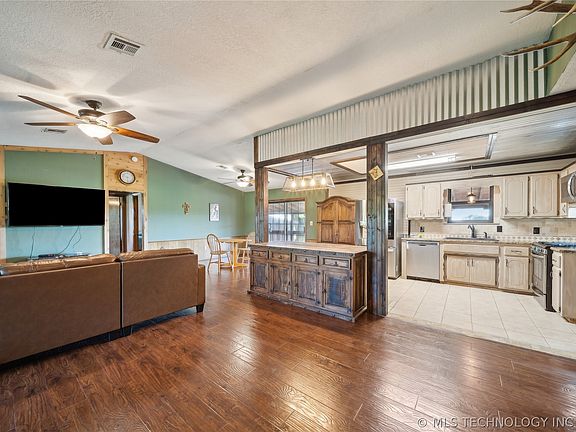 5th image of 1202 S Oak Grove Rd