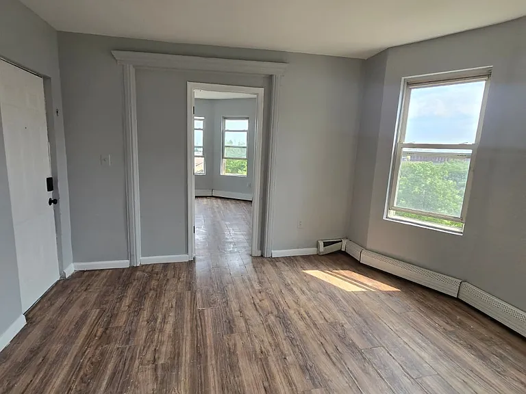 133 Elizabeth Ave #3 — Photo 2