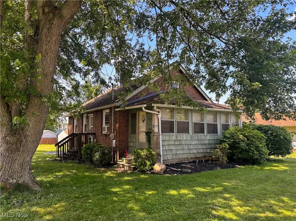 39 Wayne St, Niles, OH 44446