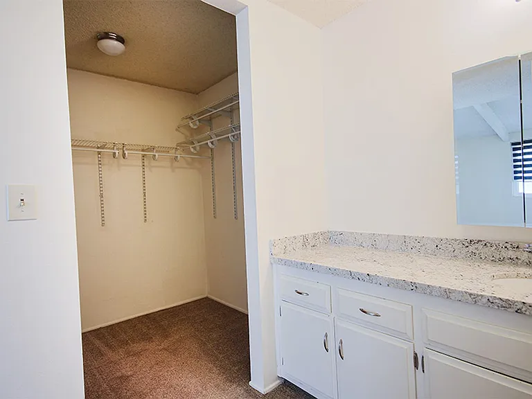 5542 Fernhill Cir — Photo 34