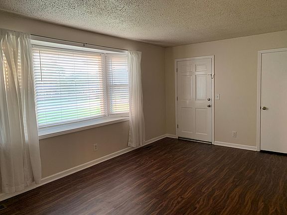 5th image of 2334 Battleground Dr