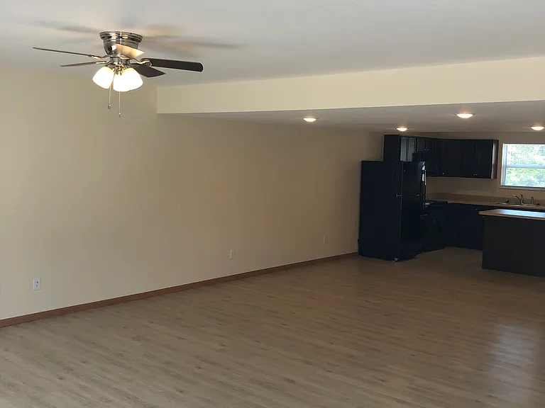 1 Hundred West Apartments — Photo 33