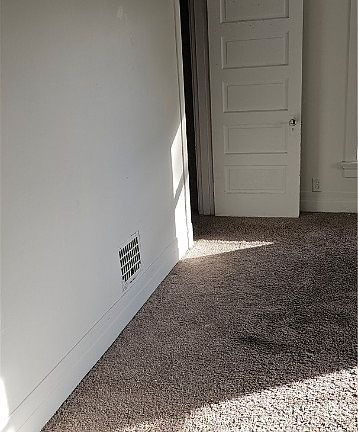 2nd image of 1233 Everett Dr