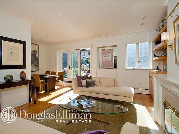 4th image of 18 W 74th St Unit Penthouse