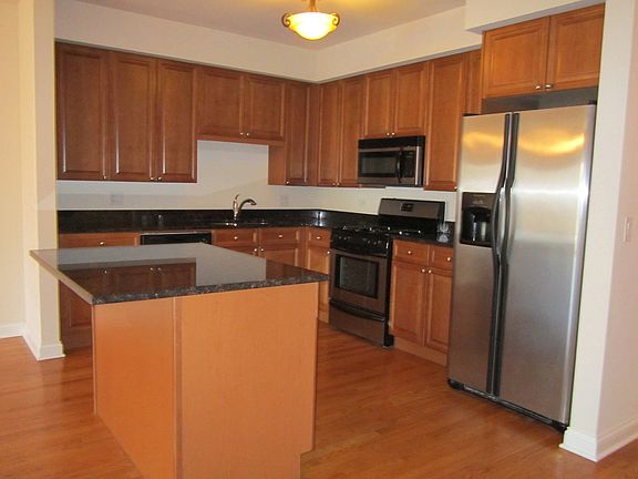 3rd image of 6493 N Northwest Hwy APT 309