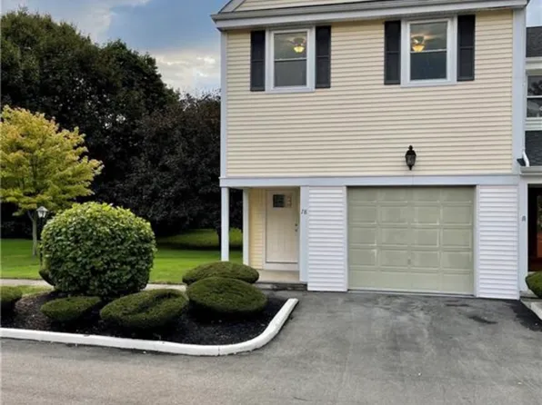 78 S Estate Dr, Webster, NY 14580