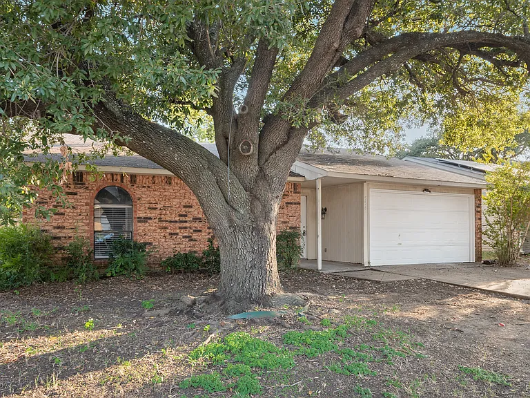 556 Cumberland Dr — Photo 4