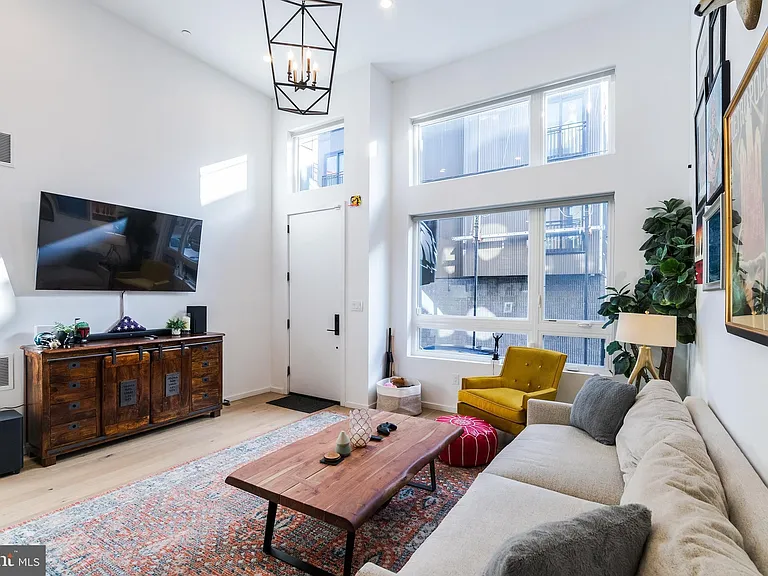 1705 Annin St — Photo 2