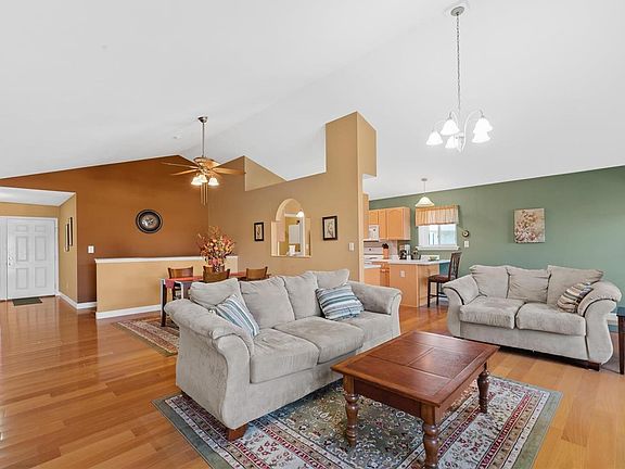 4th image of 58 York Hill Ct