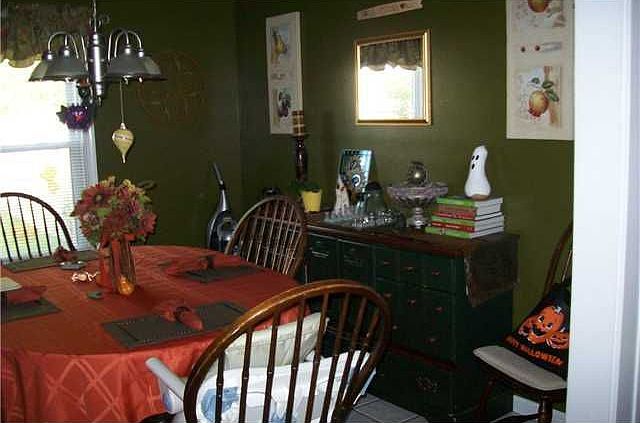 2nd image of 174 Colonial Rd