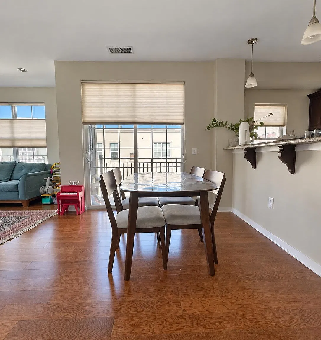 Crescent Court — Photo 3