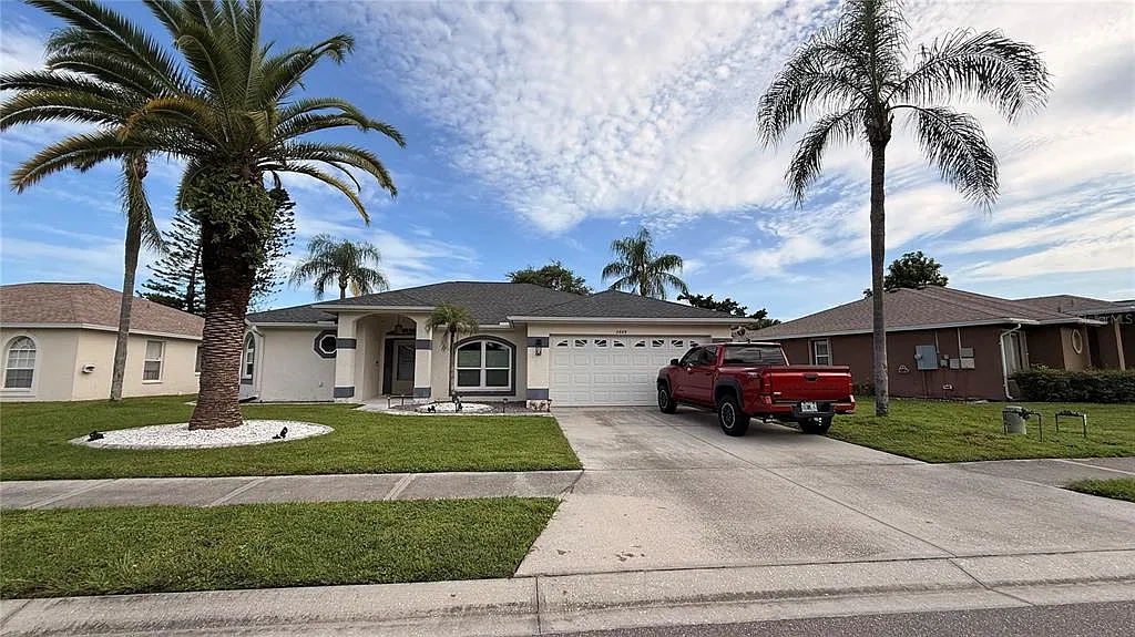 3 bed, 2.0 bath, 1931 sqft, $3,225 — Photo 2