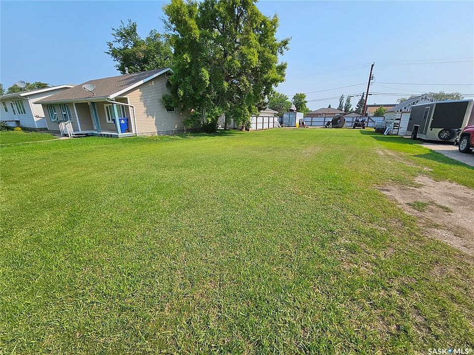 2nd image of 241 4th AVENUE W