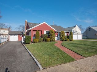 3969 Maplewood Dr, Seaford, NY 11783