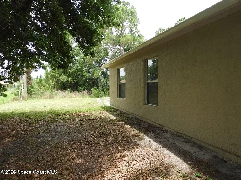 3115 Tropical Cir SE — Photo 4