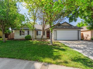 1025 Yellowstone Dr, Hanford, CA 93230