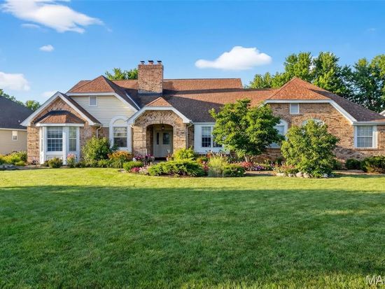 58 Lansdowne Ct, Saint Charles, MO 63303