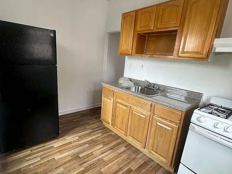 717 Revere Ave #2 — Photo 1