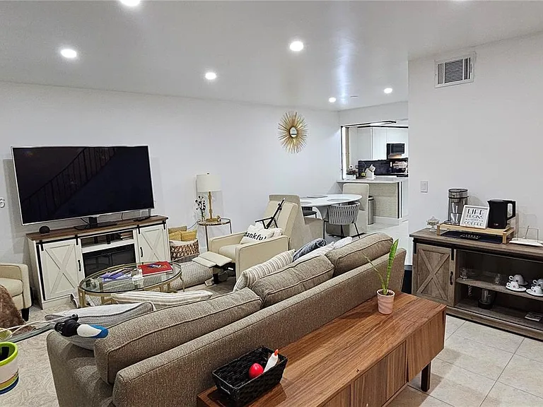 1845 NW 4th Ave #17 — Photo 8