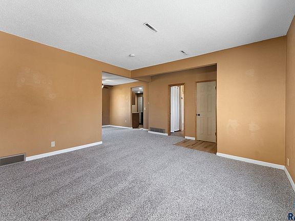 4th image of 206 N Feyder Ave