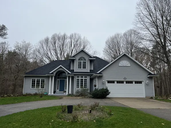 12341 Mindarca Dr NW, Grand Rapids, MI 49534