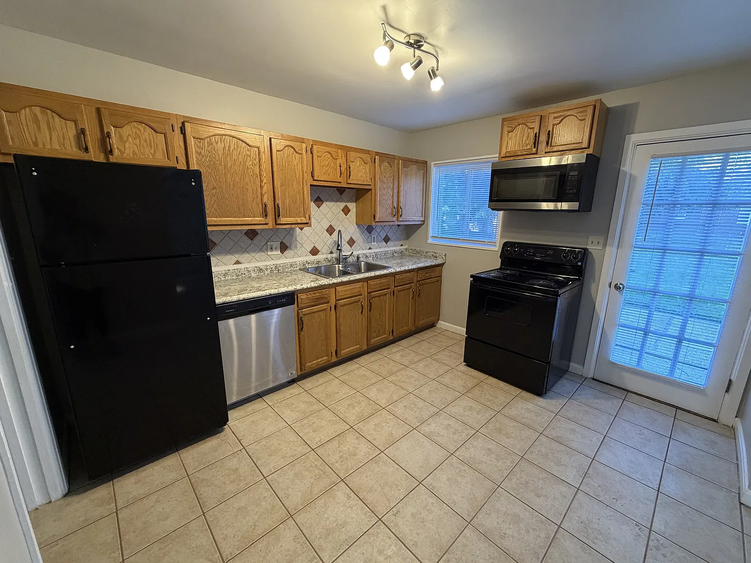 560 Walnut Dr. Euclid 44132 — Photo 4
