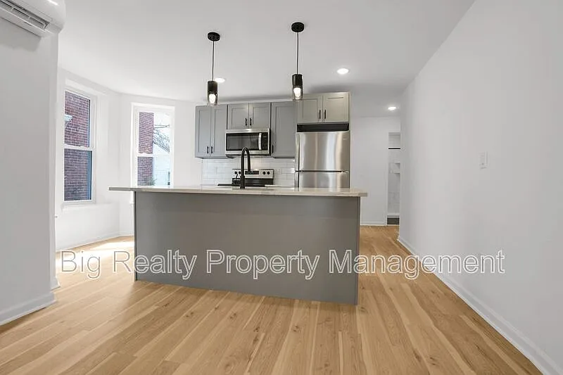 1 bed, 1.0 bath, $1,695 — Photo 2