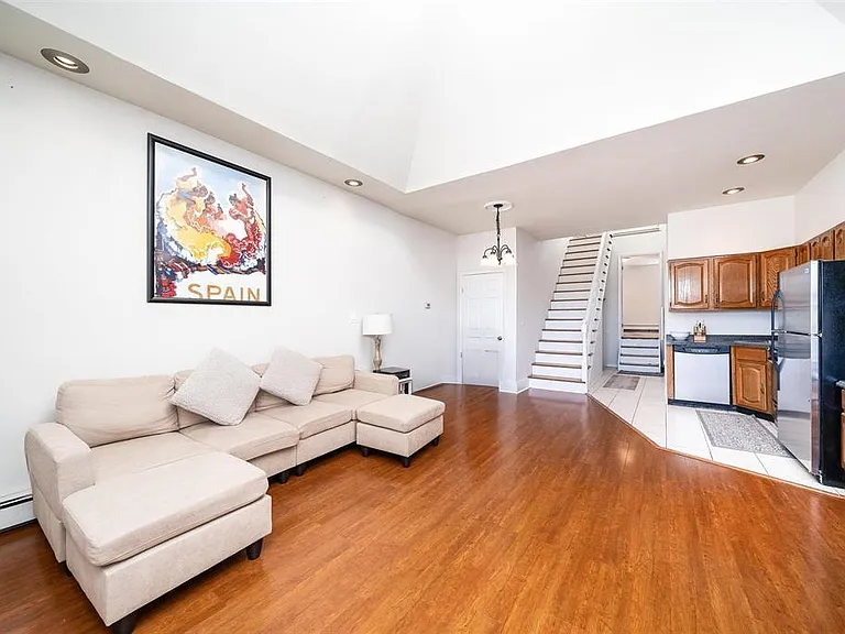 55 Bowers St #3 — Photo 3