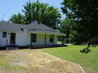 912 NE 3rd St, Henryetta, OK 74437