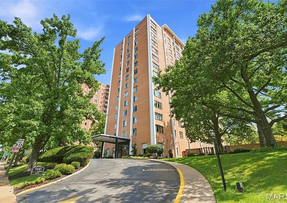 1st image of 900 S Hanley Rd APT 1D