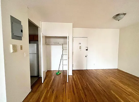 Rented by EastMount Realty LLC | media 4