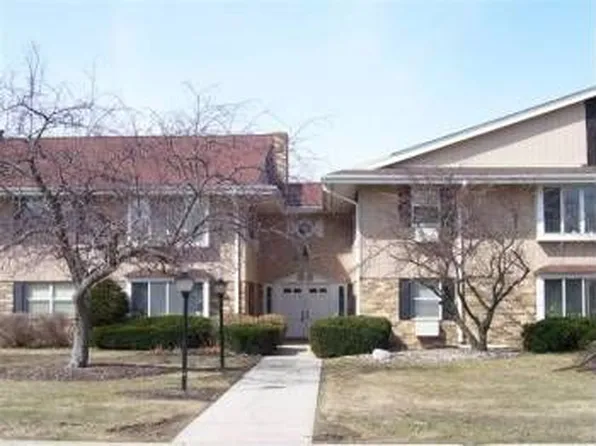 5625 W Brown Deer Rd #3-213, Brown Deer, WI 53223