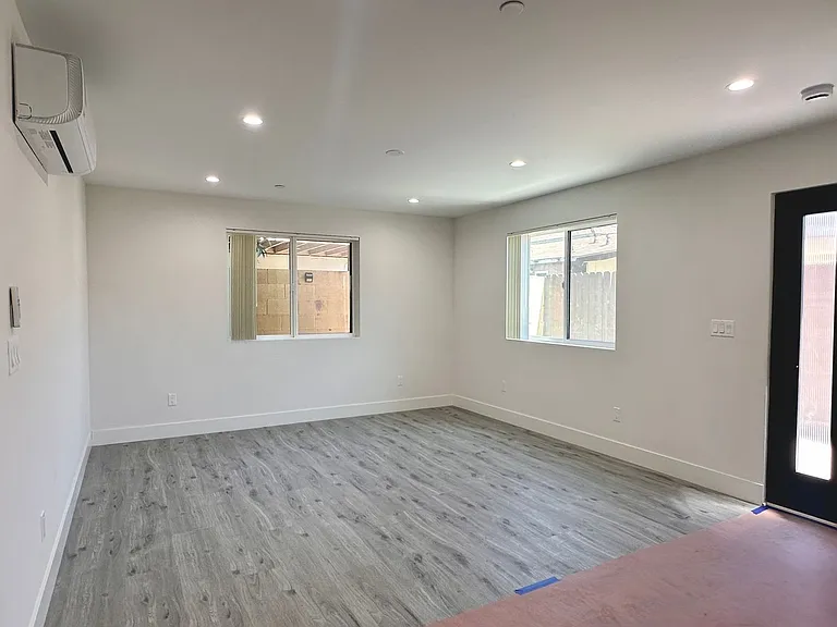 11512 Oxford Ave — Photo 45