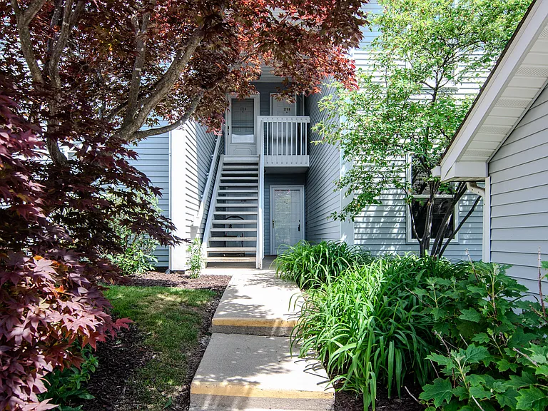 1704 Weatherstone Dr — Photo 1