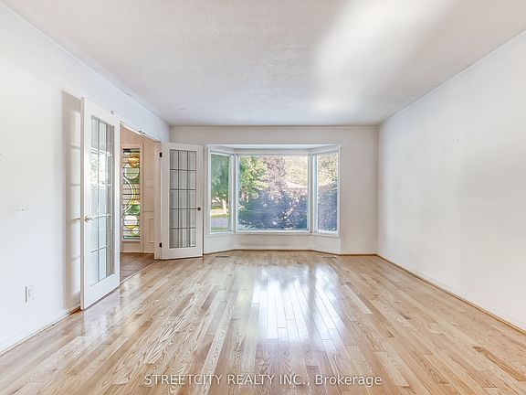 5th image of 648 Cranbrook Rd