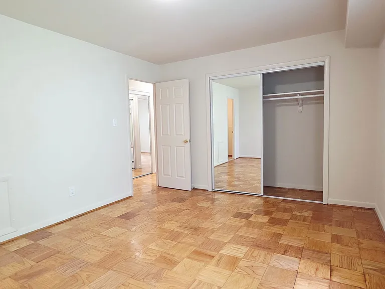 Columbia Courts Apartments — Photo 32