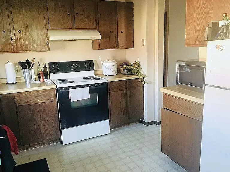 1074 Regency Dr — Photo 12