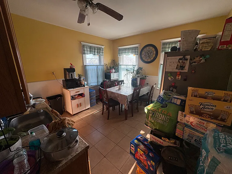 25 Planten Ave #2 — Photo 6