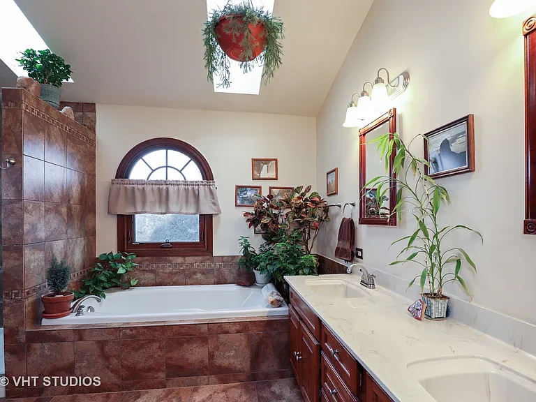 1162 Sandhurst Dr — Photo 10
