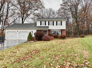 18 Rudder Ln, Latham, NY 12110