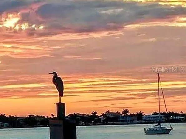 100 Bluff View Dr APT 205C, Belleair Bluffs, FL 33770