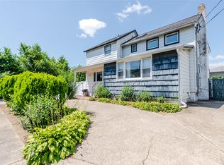 2962 Deen St, Oceanside, NY 11572